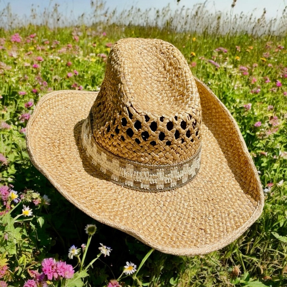 Stylish Straw Sun Hat with Patterned Band